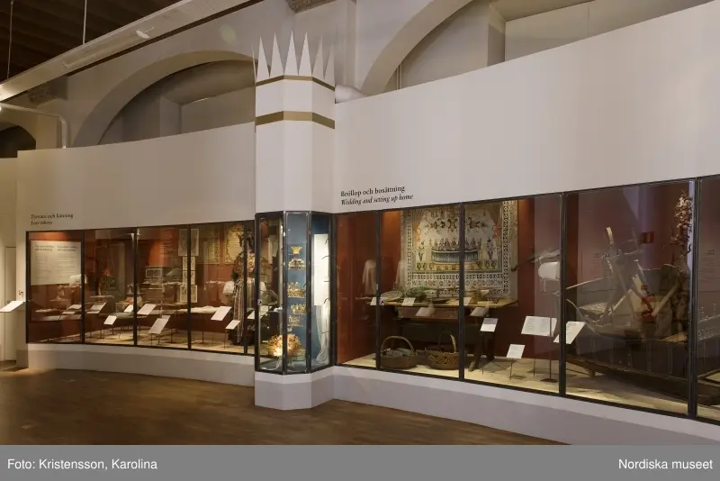 Traditioner, basutställning, detaljer och lite översikt över årets högtider; advent, lucia, jul, tjugonde dag Knut, Andersdagen, gårdstomte i stallet, folktro och midsommar bland annat.