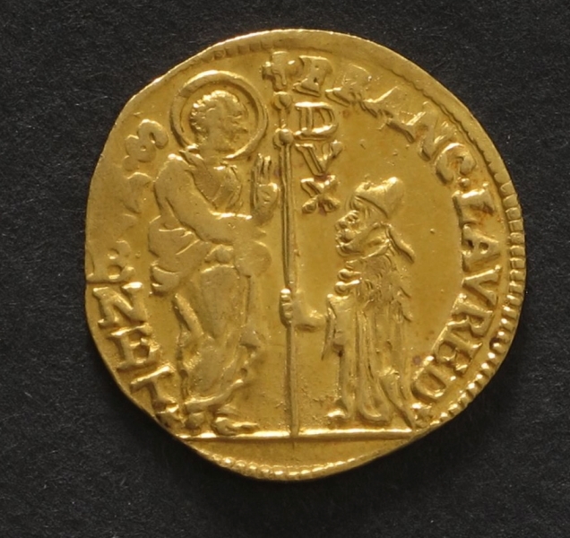 Adv. Den hellige Marcus overrekker fanen til den knælende doge. 
Rev.  Madonna
