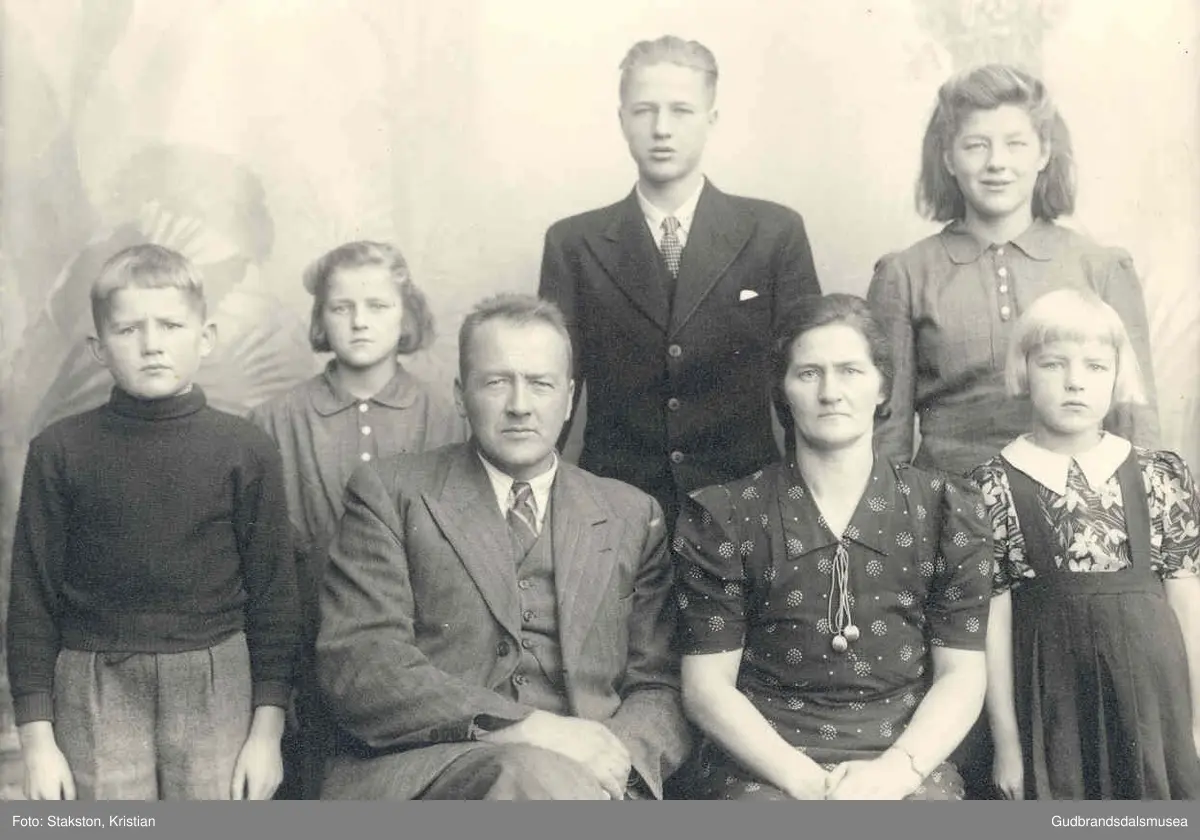 Jon Haugtredet (f. 1905) m.familie