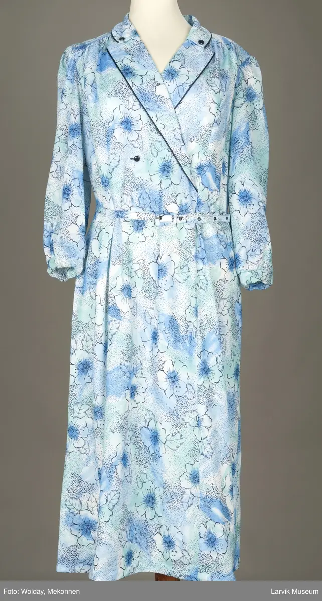 Trykket blomster- og bladmotiver