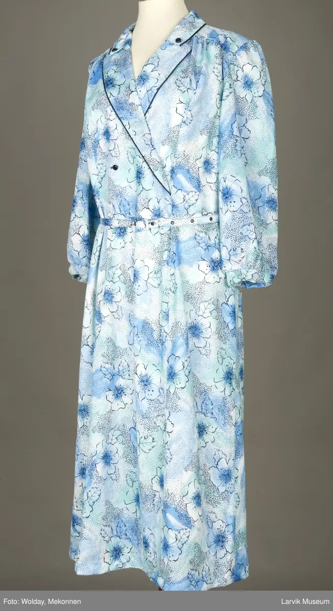 Trykket blomster- og bladmotiver