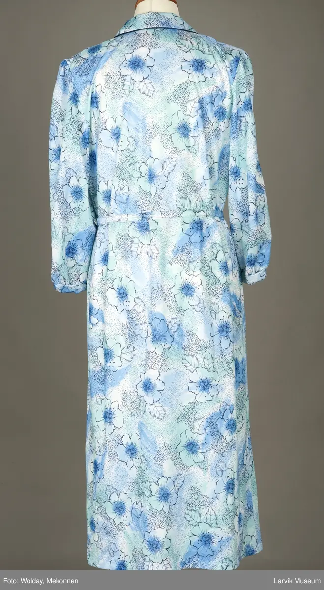 Trykket blomster- og bladmotiver