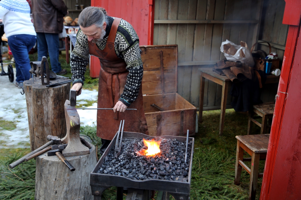 Julestue 2015,Glomdalsmuseet
.Smedarbeid,Perjos Lars
