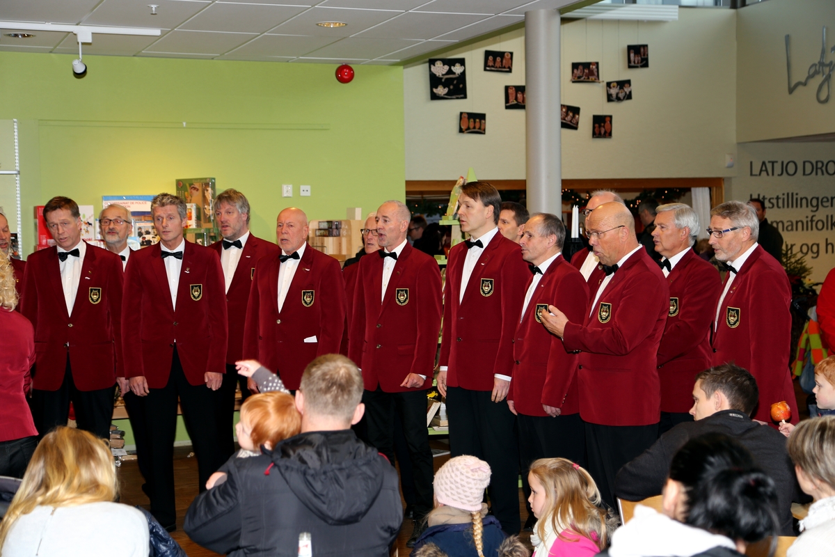 Julestue 2015,Glomdalsmuseet
.Elverum mannskor ,Vestibylen