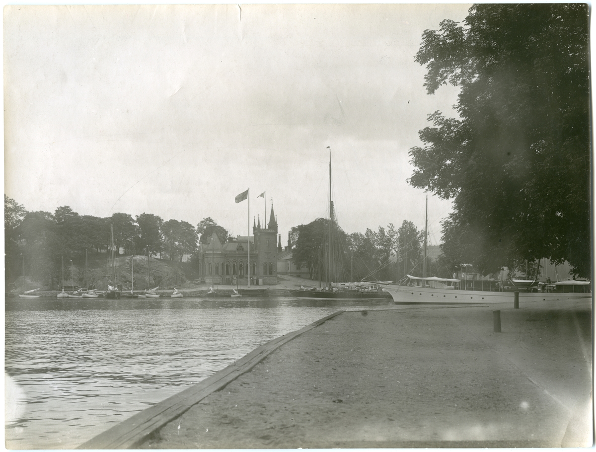 Vy över Kastellholmen med KSSS klubbhus.