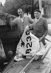 "Ing. Tegner med son på sin Snipe i Sandhamn"