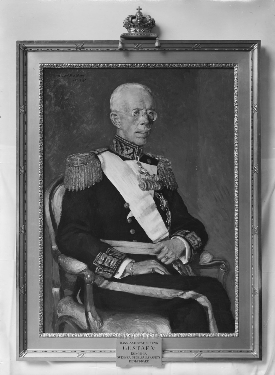 "Hans Majestät Konung Gustaf V Kungliga Svenska Segelsällskapets Beskyddare"