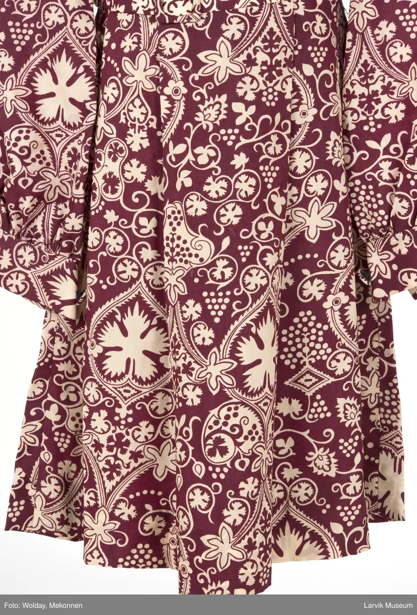 Ormentikk med blader og ranker