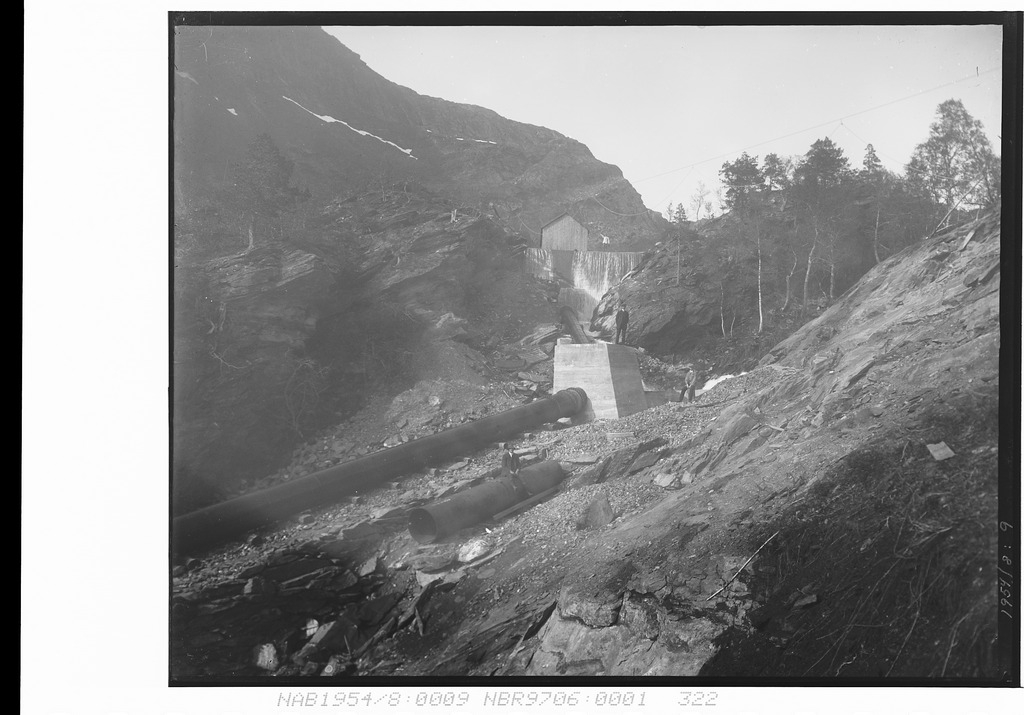 Rørgate til kraftstasjon i Vassbotn, Strandvatnet, Bogen? Vannvei ...