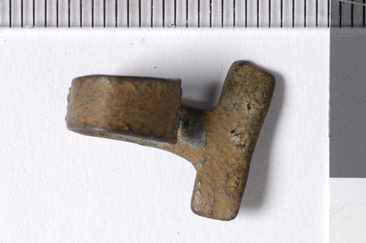 MALV: ST. L. 17  B. 14 MM, T-FORMET. UTEN DEKOR. 