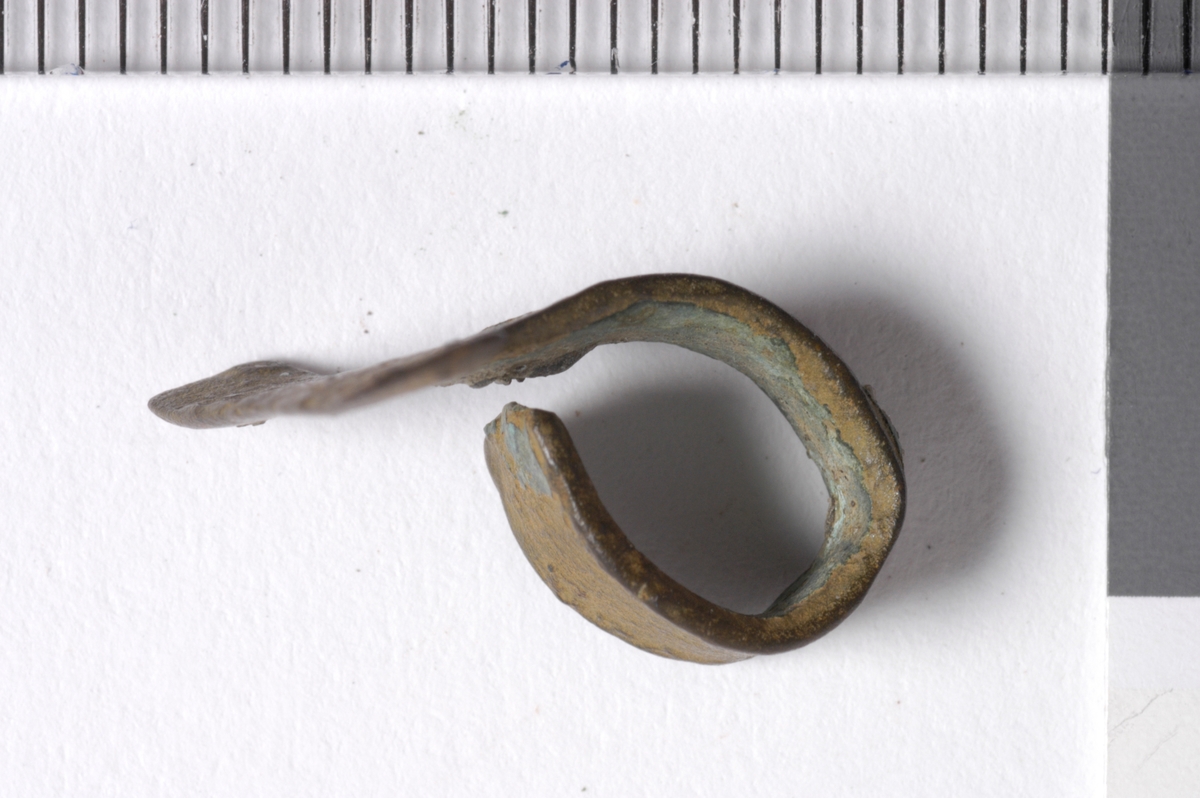 MALV: ST. L. 17  B. 14 MM, T-FORMET. UTEN DEKOR. 