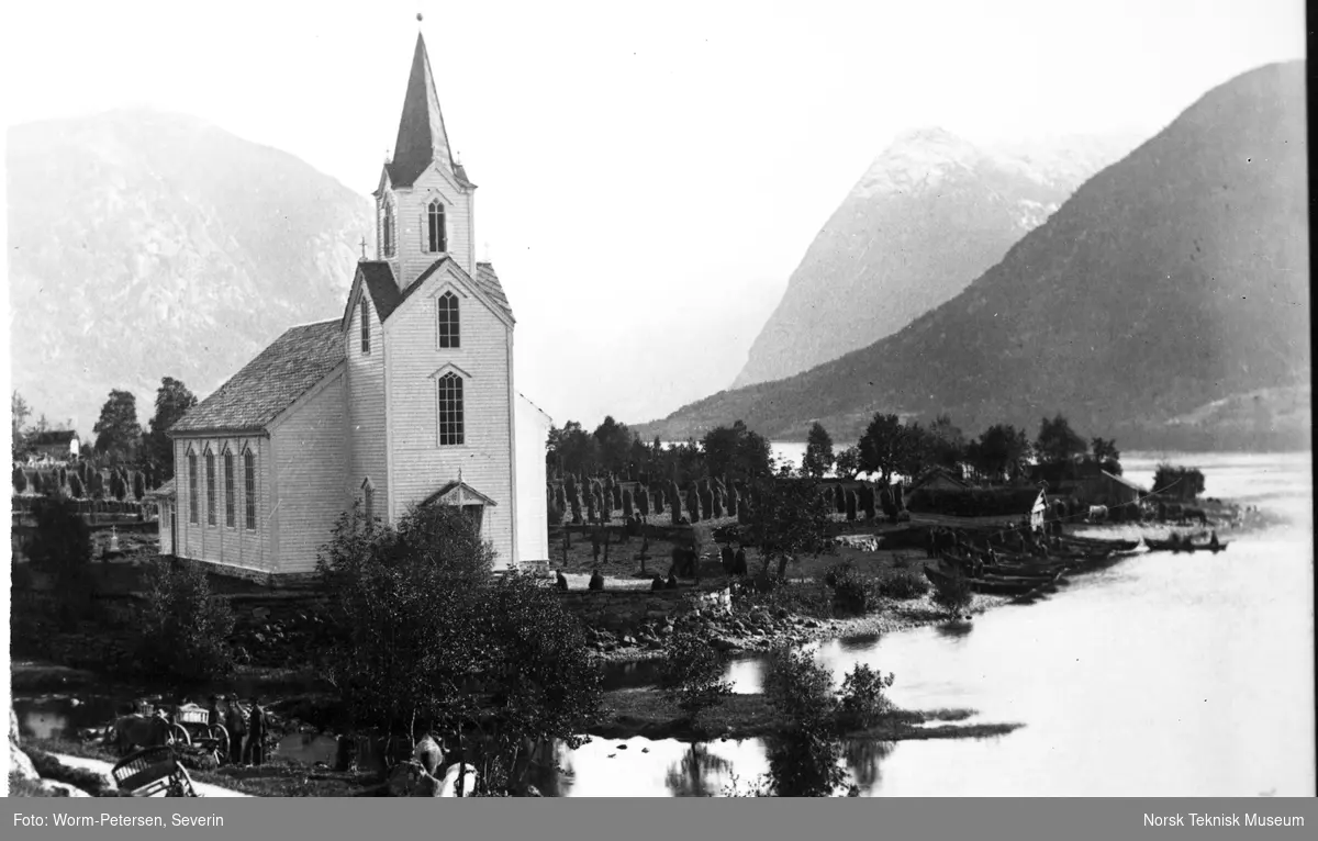 Sunnfjord, Helgheim kirke