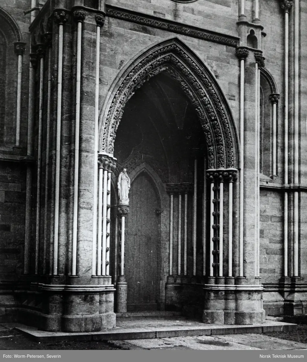 Trondheims domkirke. Kongeinngangen