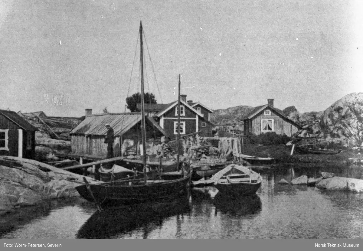 Sverige, Fiskerstuer i Stockholms skjærgård. Trolig tatt ifm Stockholms-utstillingen 1897