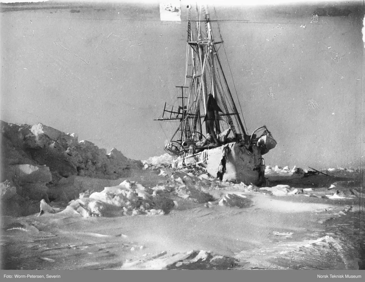 Polarskipet Fram i isen