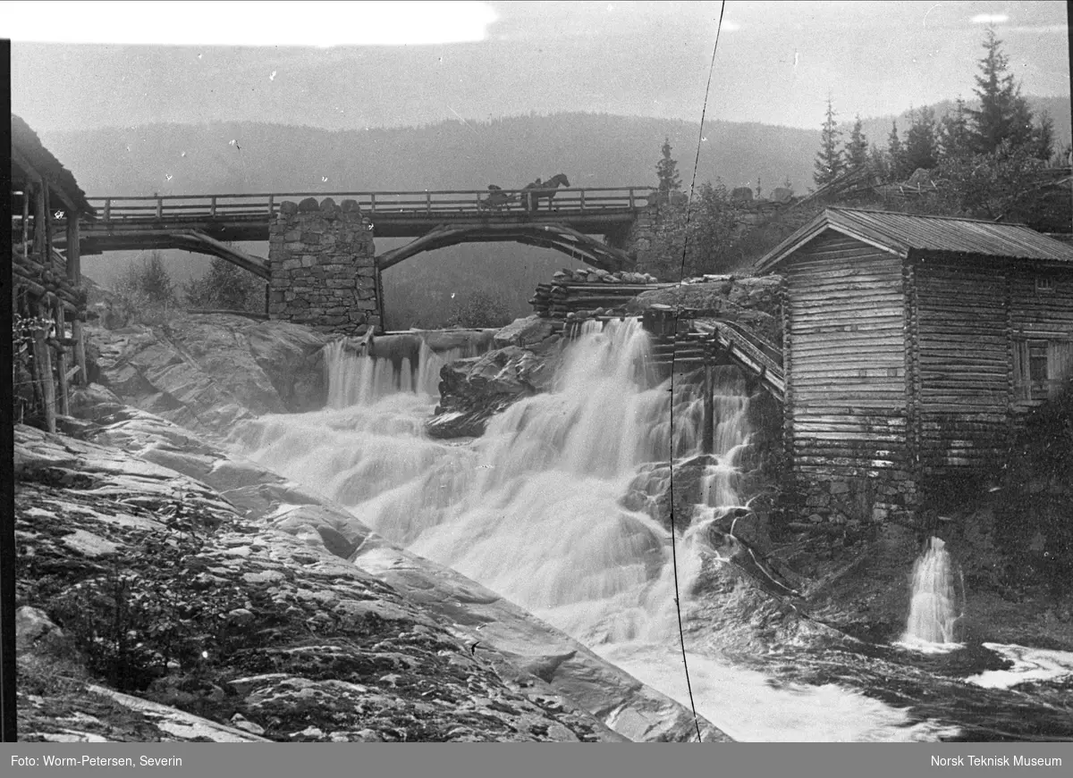 Grøslandsfossen mellom Vik og Bortnes, Hallingdal