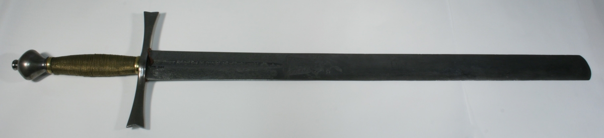 Blomsterranker, fuglemotiver, gudinnen Justitia