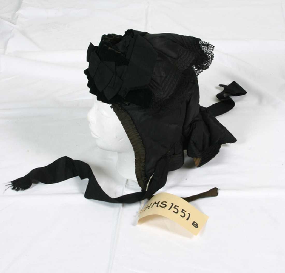 Todelt kjole og  hodeplagg (kyse) hms.001551b
