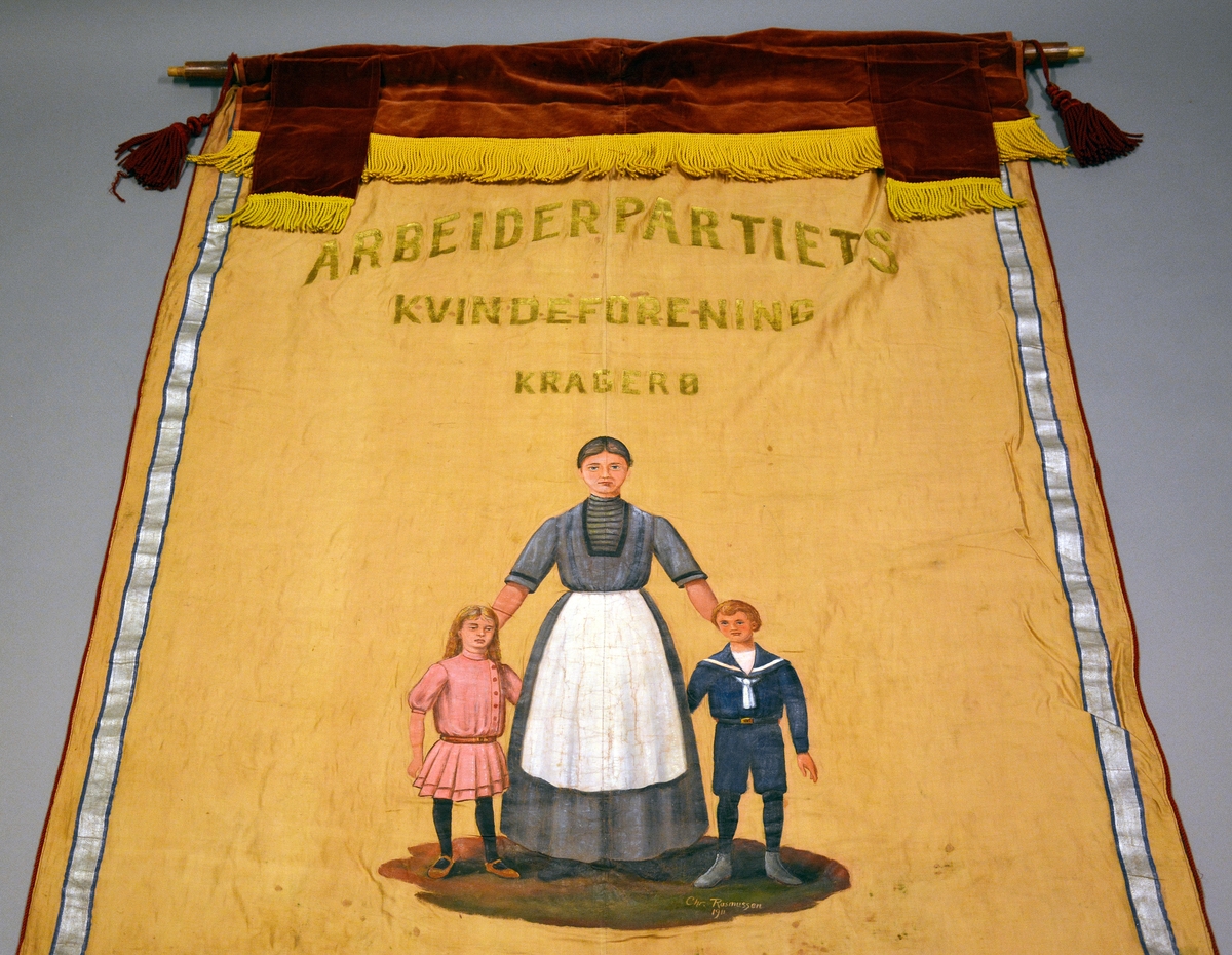 Kvinnefigur med gutt og pike