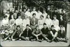 Klass 7, Centralskolan i Falköping 1959. Översta raden: 1. Larsson Lars 2. Spjut Folke 3. Östergårde Karl Olof 4. Lindström Tord 5. Nilsson Rune 6. Oskarsson Vanja 7. okänd 8. Karlström 9. okänd 10. Nilsson Lars Ove 11. Jonsson Krister 12. Billman Jan 13. okänd. Mellersta raden: 1. okänd 2. okänd 3. Pettersson Marianne 4. Andersson Kristina 5. Högvall Ingrid 6. okänd 7. okänd 8. okänd 9. okänd. Sista raden: 1. Gustavsson Ove 2. Karlsson Kent 3. Hylén Gunnar 4. Pantzar Conny 5. Sondberg Ul f6. Wetterholm Anders 7. Persson Kurt.