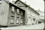 Kv. Gästgivaren, S:t Olofsgatan 3, Jouvins hotell omkring 1964. Före rivningen.