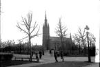 Matteuskyrkan i Norrköping. Parken är Folkparken.