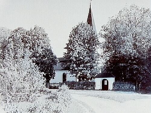 Axbergs kyrka, från sydöst.
Beställningsnr: AG-227.