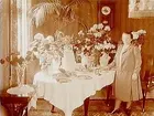 Rumsinteriör, en kvinna.
Fru M. Carlströms 50 årsdag.
