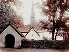 Kungslena kyrka, medeltida kyrka med tre sadeltorn på taket.
Nr:92.
Västergötland