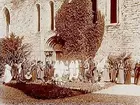 Medverkande i filminspelning av medeltida scener vid Sankt Nikolai kyrkoruin.
Nr: 167.
Inköpt av Ångfartygs AB Gotland.