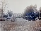 Frösvidals Herrgård, tvåvånings herrgårdsbyggnad med frontespis, balkong och veranda. Fyra flygelbyggnader.
Örebro Läns Bildgalleri nr:47.