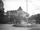 Järntorget.
Halva Järntorget var då park med vattenfontän.
Centralpalatset i bakgrunden.