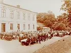 Karlslunds herrgård. Gårdsfest för folket med anledning av 50 årsdagen.
Godsägare Theodor Dieden