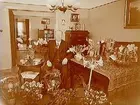 Rumsinteriör, en man.
Vicevärd C.O. Eklinds 60 årsdag.