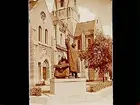 Statyn över bröderna Petri vid Olaus Petrikyrkan.