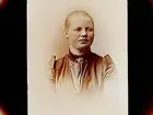 En ung kvinna, bröstbild. 
Beställare: fru Ester Karlsson.