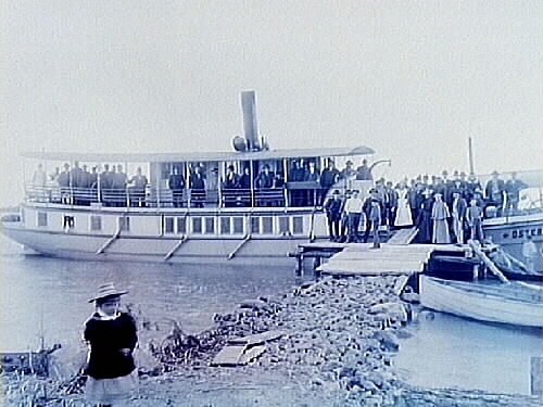 Ångbåten Östernerike.
Kapten Säfström. 
1897-06-26: "Öster-Nerike" levereras från varvet till rederiet. Byggkostnad 24 500 kronor.
1901-02: Såld till "Ångbåts AB Tärnan" i Haparanda för 23 500 kronor. Omdöpt till "Tärnan"
1901/1902: Ombyggd totalt vid Karlsviks mekaniska verkstad i Luleå. Fick helt ny botten, däcket höjdes och en ny salong och hytter inreddes. För att öka sjödugligheten byttes de stora utvändiga glasventilerna (= fönstren) i akterdelen mot plåt på spant och ett antal mindre runda ventiler.
1918-11-06: Såld till direktör Sven Unander, Haparanda för  40 000 kronor. Upprustad.
1920-07: Insatt på traden Luleå – Piteå – Luleå. Ny ägare:  Axel Pettersson, Luleå.
1921: Ägs av änkefru Maria Kristina Pettersson. 
1930: Ombyggd till bogserbåt.
Senare (okänt årtal): Såld till Ernst August Eriksson i Jämtön.
1961: Skrotad. 
Legendarisk befälhavare 1901-1913 var Nils Petter "Pekka" Vikman (1867-1939) i Haparanda. "Tärnan" gick med passagerare och styckegods  Haparanda - Kalix - Haparanda och användes även i chartertrafik. 
Ett antal foton av "Tärnan", de flesta tagna av Mia Green, finns i Haparanda kommuns bildarkiv och i Norrbottens museums arkiv. 
Fakta och historik: http://skargardsbatar.se/osternerike_1897/
Sundström, Arne: "Hjulångare i norra Bottenviken och andra fartyg i linjetrafik där". Tidskriften Länspumpen 2001:3.
