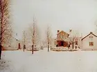 Byggnad, 2 personer.
Carl Persson