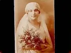 En kvinna med blombukett (brud ?).
Märta Lindskog.
Sam Lindskogs familjebild.