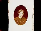 En kvinna, bröstbild.
K.W. Andersson