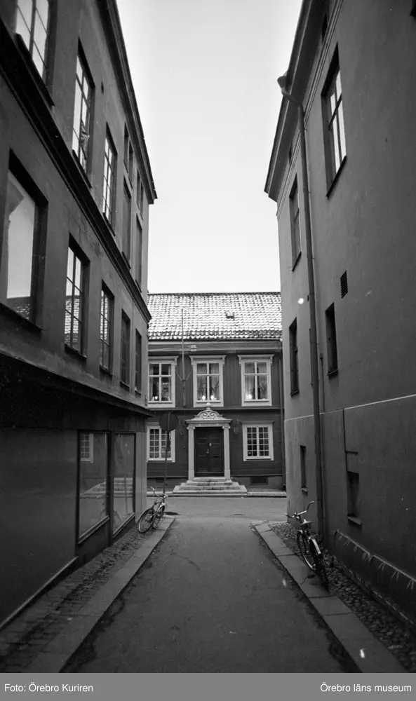 Fastigheter i Örebro, 28 november
. 
Färgaregränd. I fonden Elgerigården, Ågatan 2.
