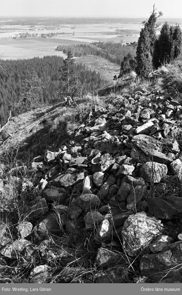 Fornborg i Kilsbergen. 
20 maj 1976. 
Fornborgen Ullavi klint.