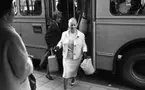 Orubricerat 8 oktober 1965

Kvinna stiger av bussen