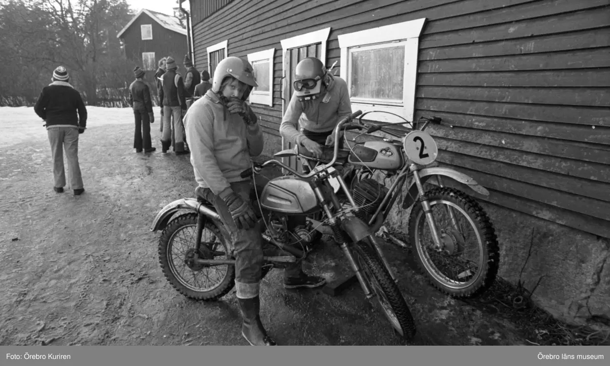 Sportlovet 17 februari 1976. 
Einar Aker var en av ledarna på Motorgården Vena. Han finns inte med på bilden.