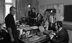 TV-team 3 september 1965

På Örebro kurirens redaktion