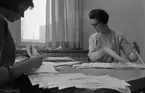 Sorterar deklarationsblanketter, 23 februari 1966