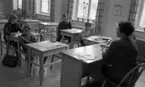 Särskolan 9 april 1966

Ett antal barn, pojkar och flickor, i en skolsal tillsammans med en lärarinna