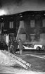 Brand Engelbrektsgatan 8.
28 januari 1966. 
En bil av märket Volvo Amazon.