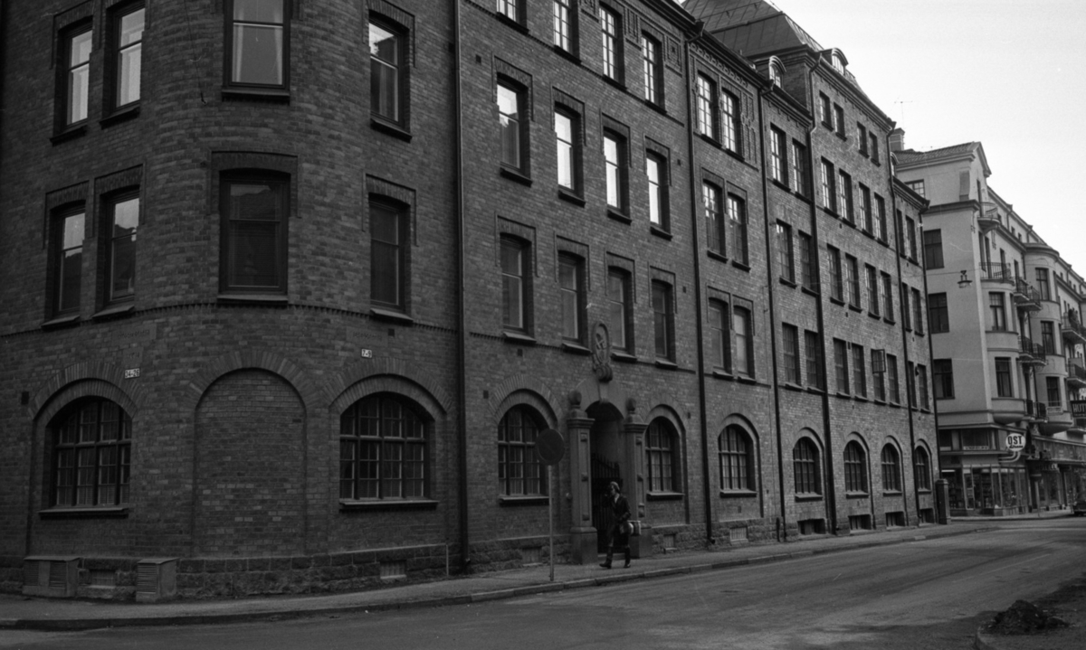 Byggnad på Fredsgatan 7-9 den 27 februari 1965.
F.d fabriken Johnsson&Hill.