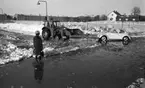 Snömodd och översvämning bland annat i Varberga 1 februari 1966

Kvinna, bil och traktor i vattensamling på vintrig gata